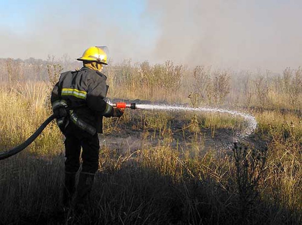 Bomberos recibi� un equipo para incendios forestales