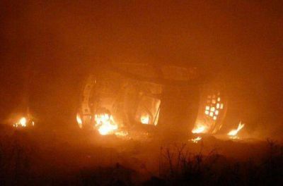 Vuelco e incendio al esquivar un ciervo