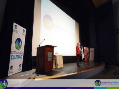 Alejandra Stamateas llen� el Teatro Catamarca