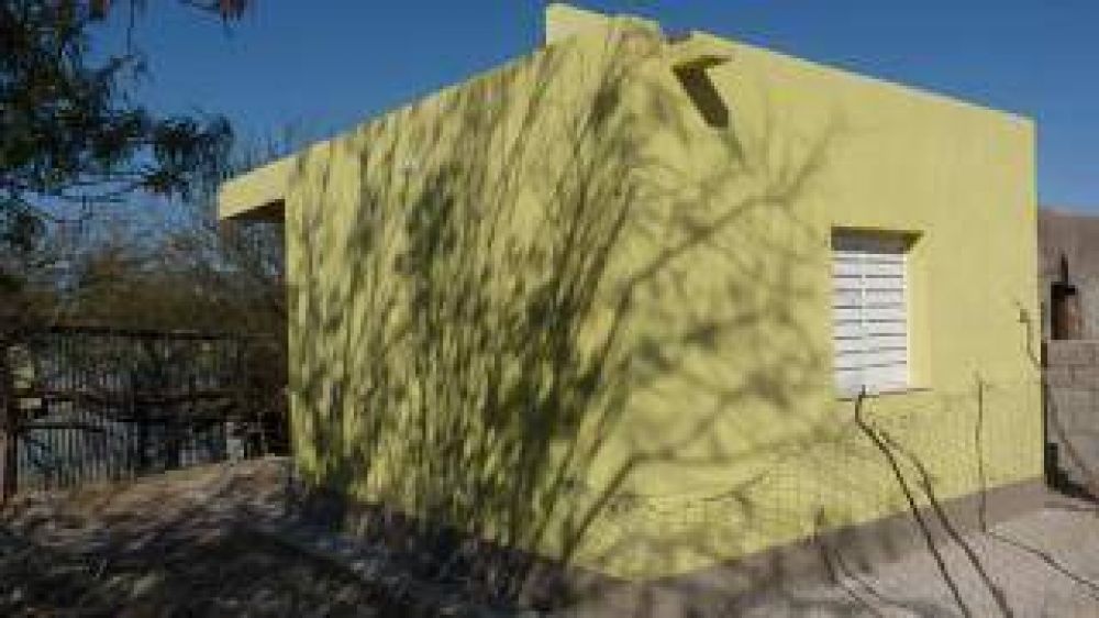 Entregaron m�dulo habitacional en el sur