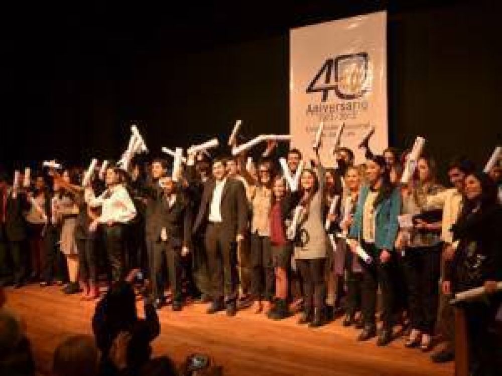 La UNSL entreg� el t�tulo a m�s de trescientos egresados