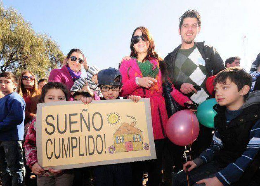 1.100 chicos se benefician con el sue�o de la casa propia