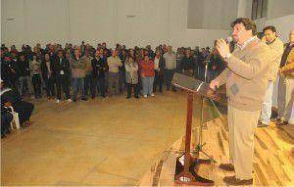 Closs: �En la mesa de negociaci�n siempre vamos a estar del lado del productor�