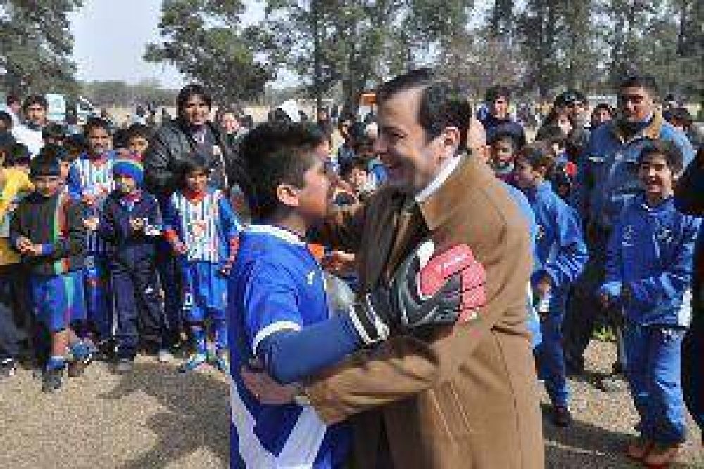 El Gobernador en la inauguraci�n del Campeonato Nacional de F�tbol Infantil "Changuitos 2013"