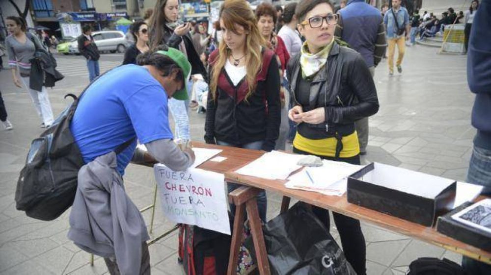 Manifestaci�n en C�rdoba contra Chevron y Monsanto