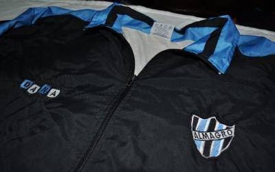 Violencia en el f�tbol: Choque entre barras de Almagro dej� 3 heridos