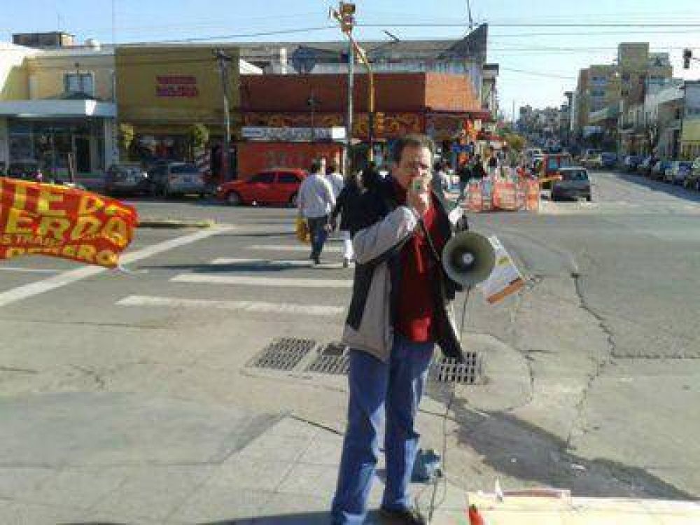EL FRENTE DE IZQUIERDA HACE CAMPA�A EN MAR DEL PLATA