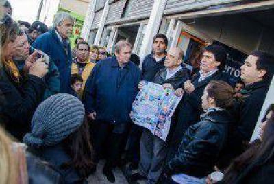 Alejandro Ferro y Pedro Fern�ndez inauguraron un local de AM en el barrio Ameghino