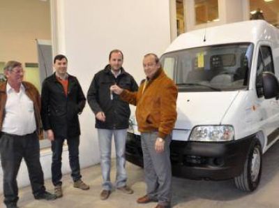 La Comuna recibi� la unidad que servir� de ambulancia en Reta