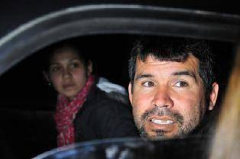 "Los polic�as me amenazaron con entregar a mi hija a un prost�bulo si no pagaba los $30.000"