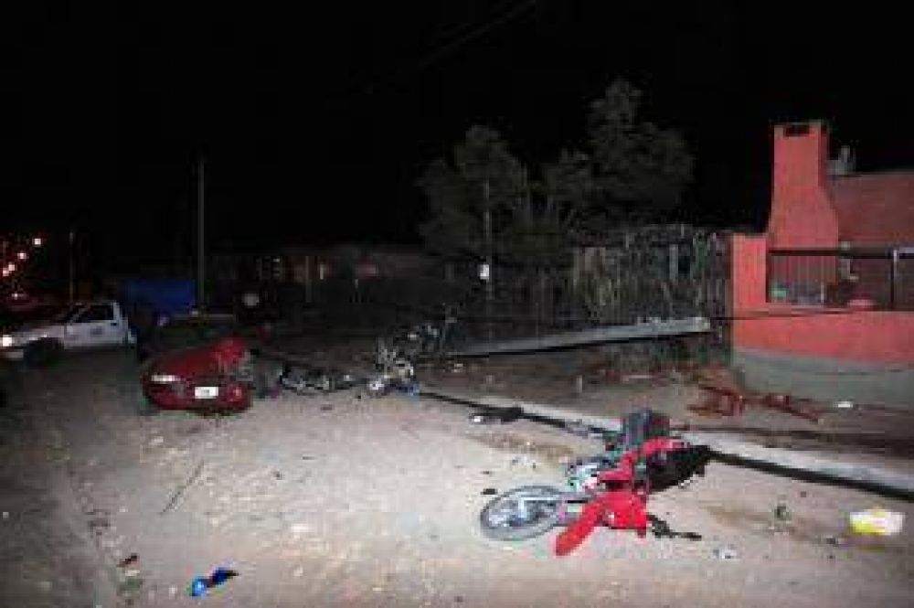 Fuera de s�, hizo varios tiros y atropell� autos, motos y una columna