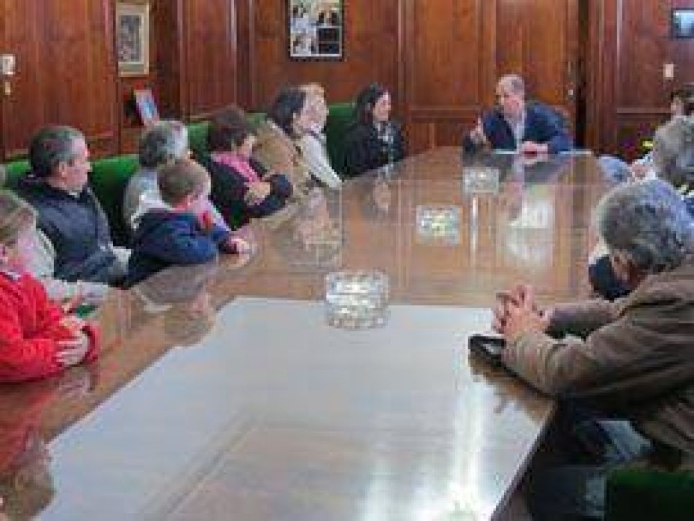 Varias entidades recibieron subsidios de manos del intendente, Pablo Zurro	