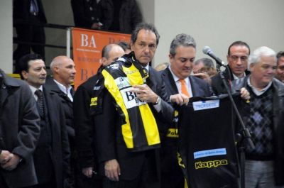 Scioli y Breitenstein lucieron las camisetas de Olimpo, pero se olvidaron del aut�dromo