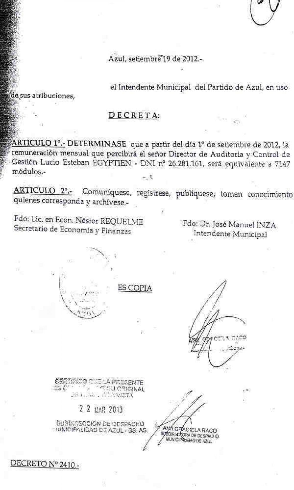 INZA FIRM� DECRETOS MODIFICANDO REMUNERACIONES DE FUNCIONARIOS