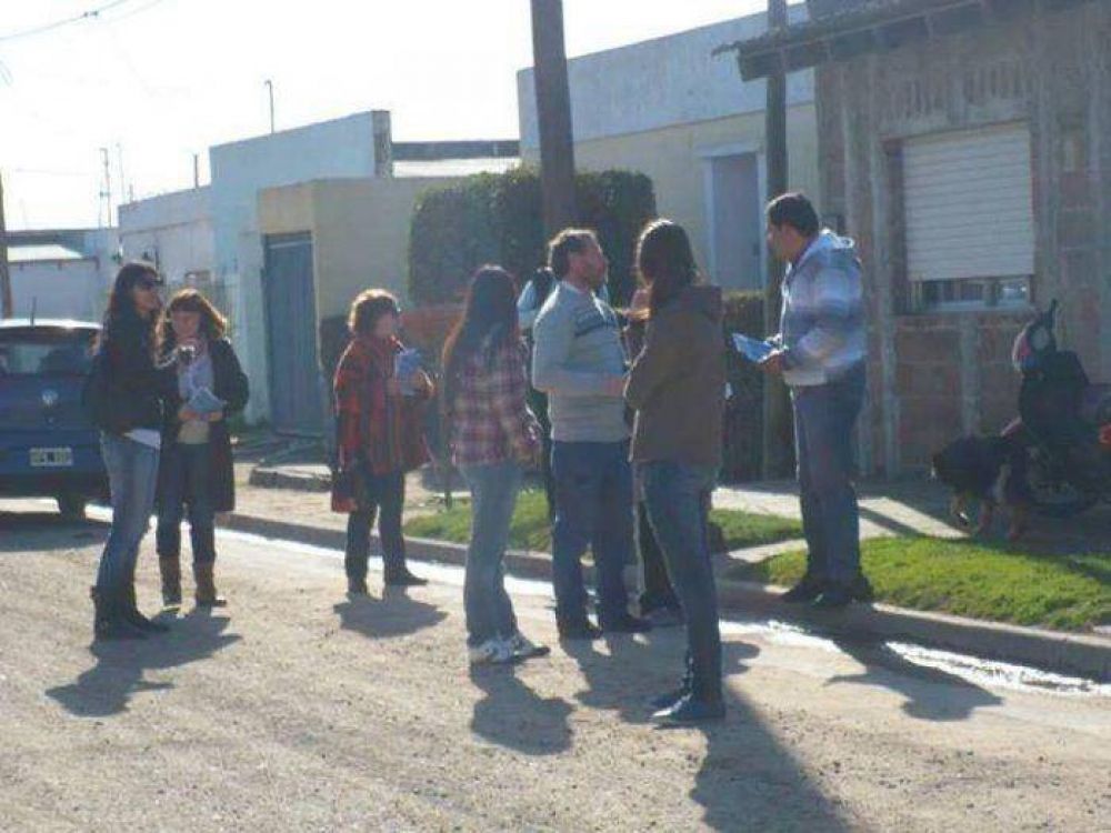 Los candidatos del Frente para la Victoria contin�an recorriendo los barrios