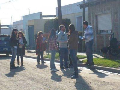 Los candidatos del Frente para la Victoria contin�an recorriendo los barrios