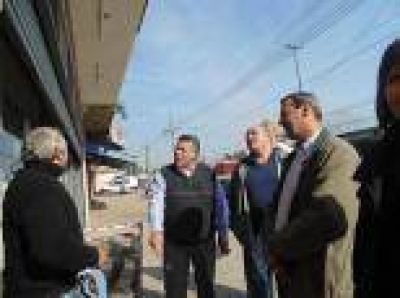 La Plata: De recorrida, Panella consider� que el PJ "hace 20 a�os que mira para el costado" con la inseguridad. Hoy concurrir� a un homenaje a Balb�n