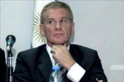 Francisco De Narv�ez: Massa genera gran duda porque confronta con el Gobierno sin claridad