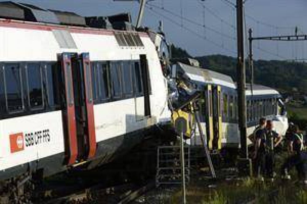 Choque de trenes en Suiza: hay al menos 40 heridos