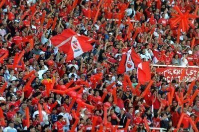 Denuncian un posible ataque de barras del "Rojo" en su debut en la B