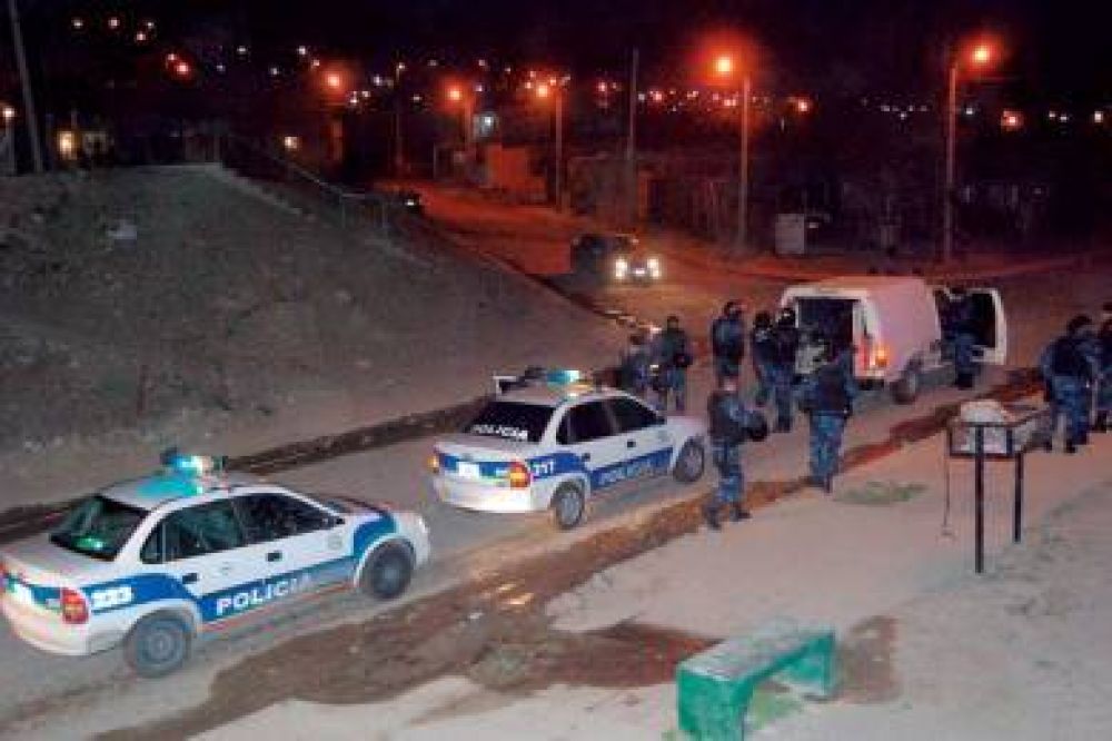 M�s de 50 efectivos participaron de operativos policiales