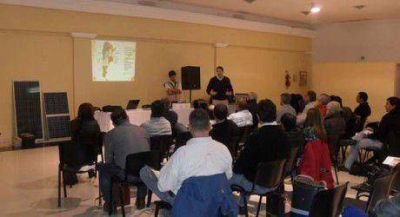 Exponen novedoso sistema fotovoltaico para bombeo de agua en zonas rurales