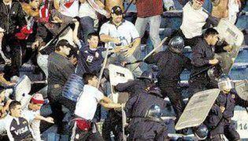 Amparo para que Macri se haga cargo de la seguridad en el f�tbol