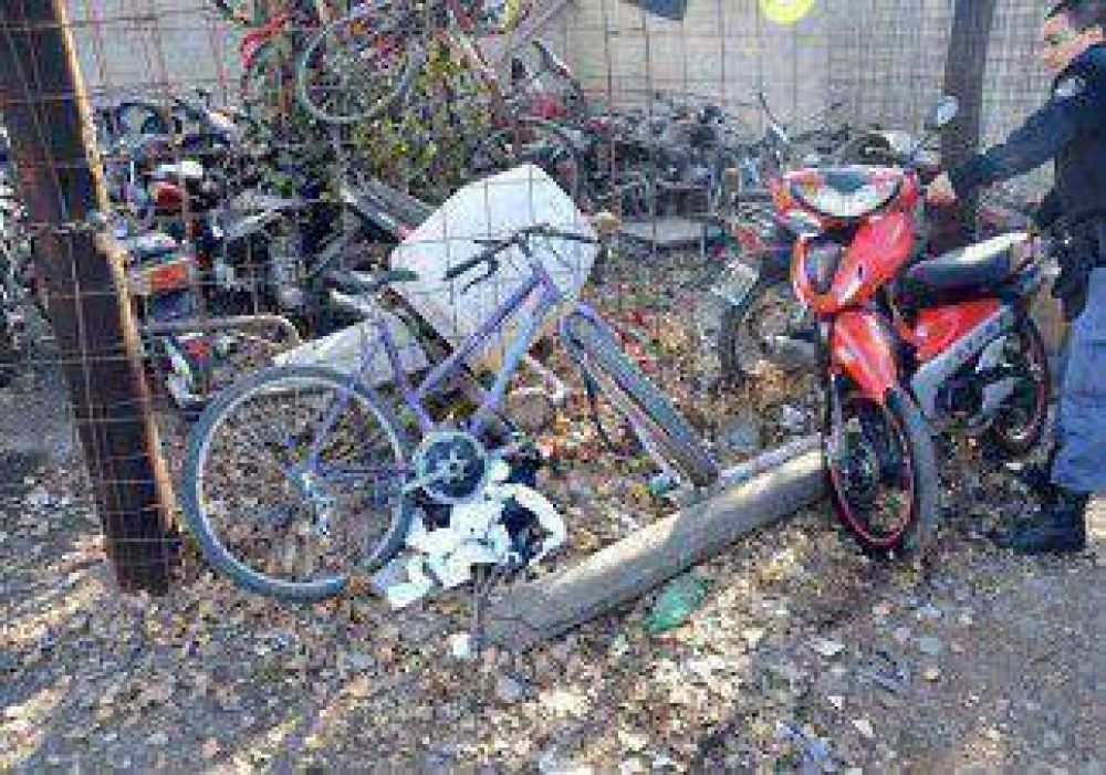 Muri� abandonado tras ser atropellado en Plottier 