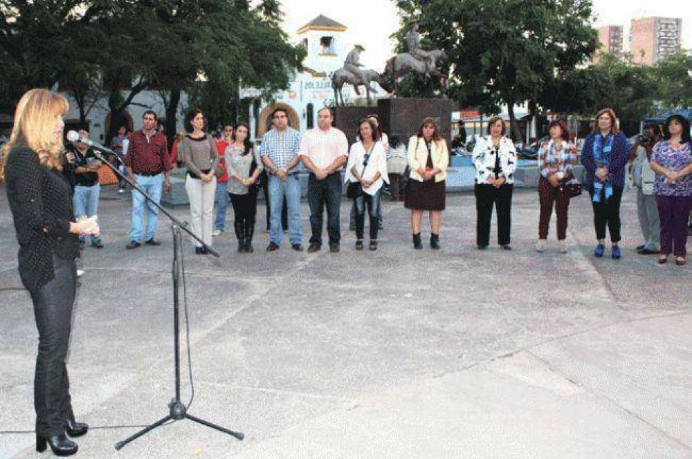 La Municipalidad de Resistencia homenaje a For Ever en Plaza Espaa