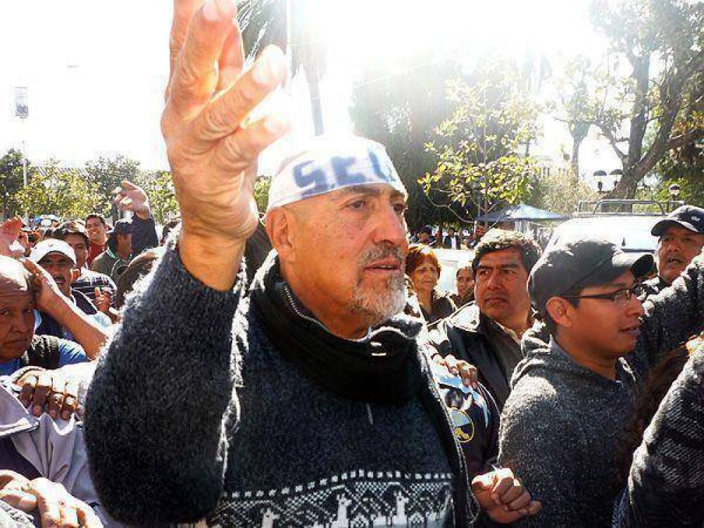 Santill�n asumi� la conducci�n del SEOM en la Plaza Belgrano