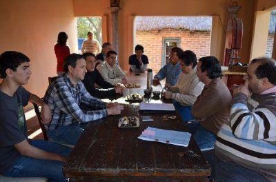 N�stor Luciani se reun� con vecinos del barrio El Tala