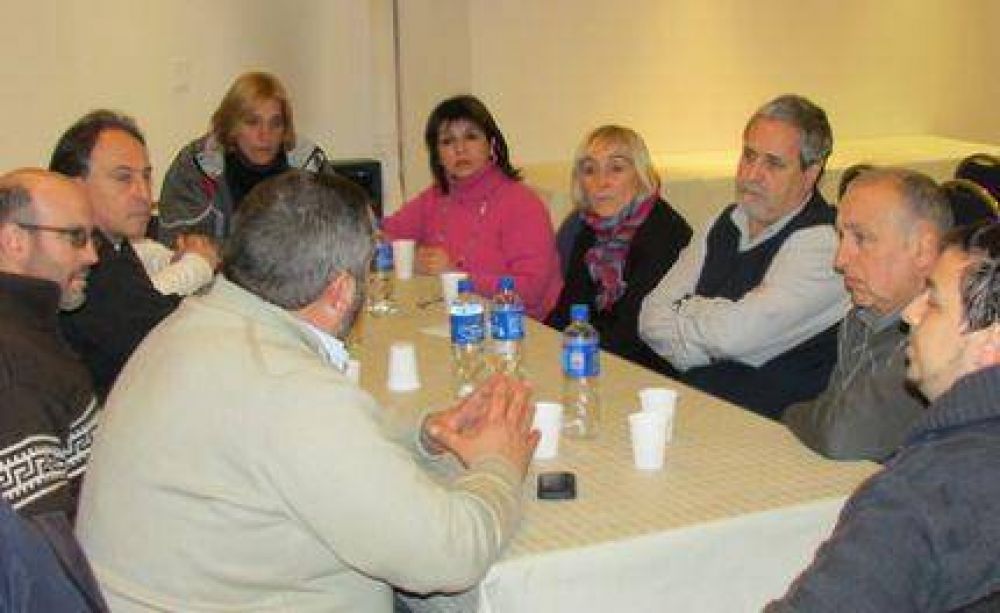 Vilma Baragiola y su equipo se reunieron con la comisi�n directiva de la AEHG Mar del Plata