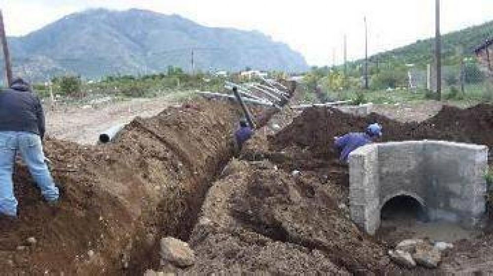 Bariloche recibe fondos para obras de agua