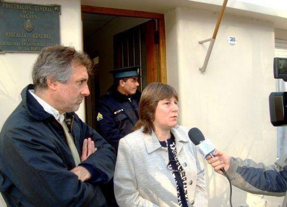 Diputada demanda por "estafa" a Claro