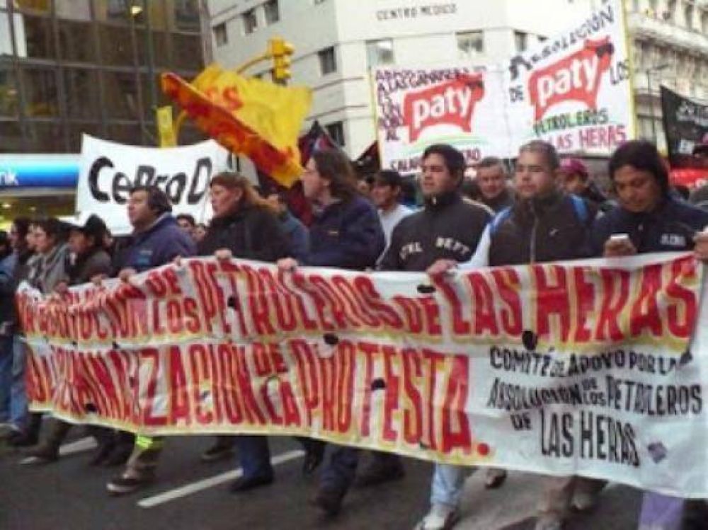 Marcharon hacia la Casa Santa Cruz por la absoluci�n de los petroleros
