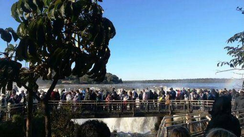 M�s de 740 mil turistas visitaron Cataratas en lo que va del a�o