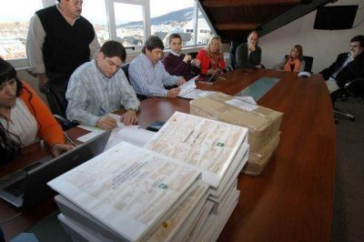 Se abrieron los sobres de la licitaci�n de tratamiento y recolecci�n de residuos en Ushuaia