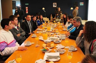 El Gobernador se reuni� por segunda vez con alumnos de escuelas p�blicas y privadas