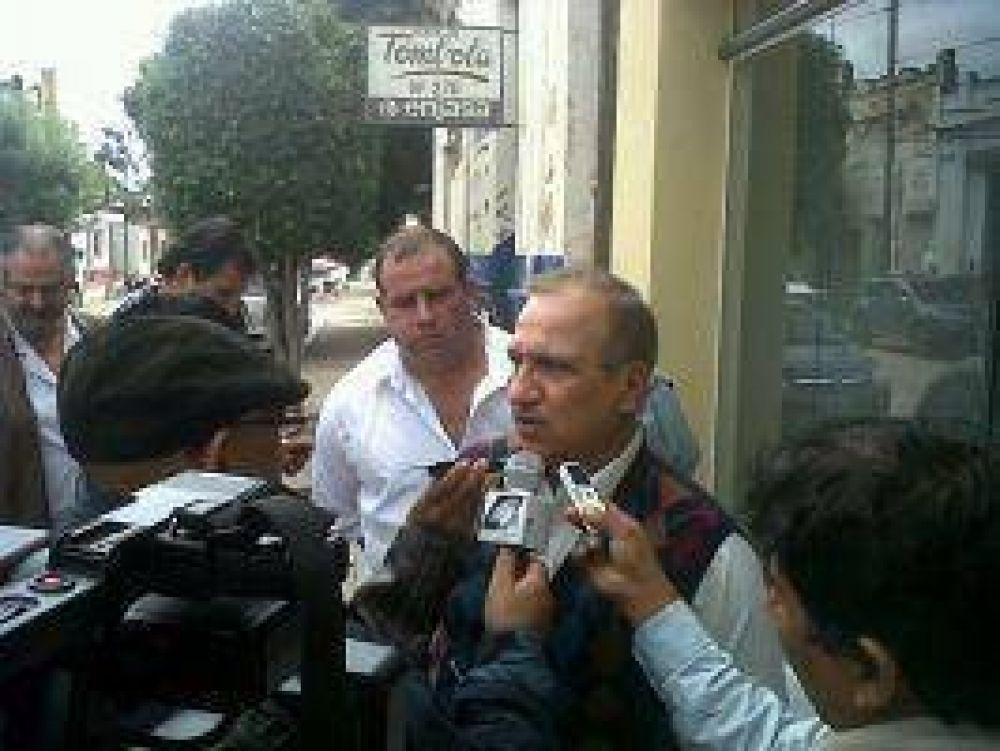 Romero: "Es un gobierno para unos pocos y se deciden los candidatos en reuniones familiares" 