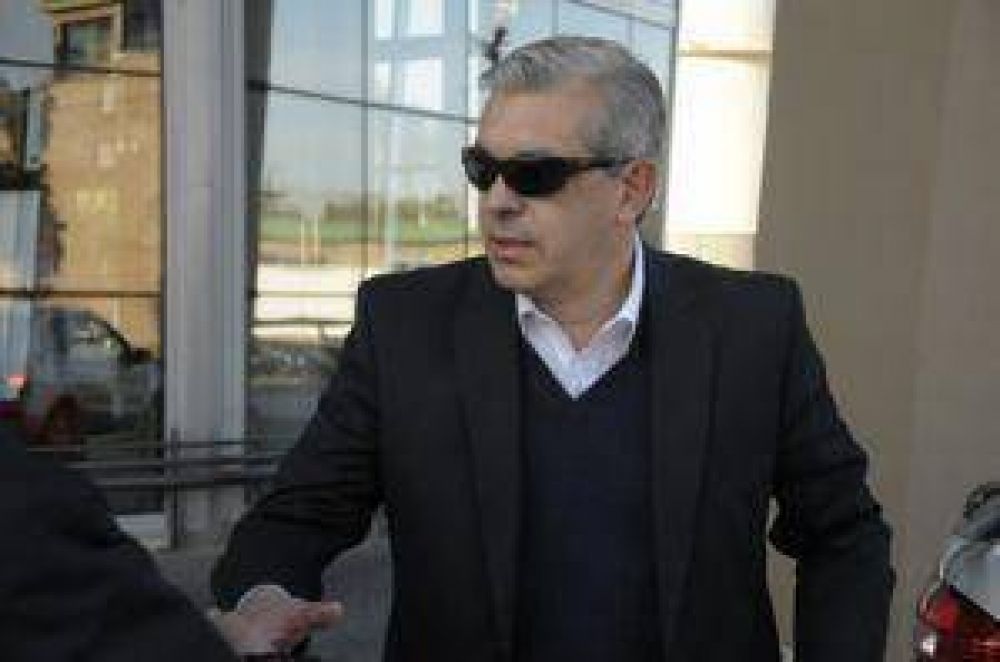 Dom�nguez recibi� a los querellantes del juicio a represores