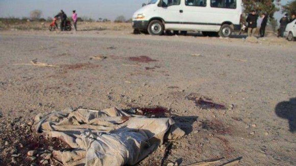 Hallan muertos a dos j�venes en la ruta que va al aeropuerto