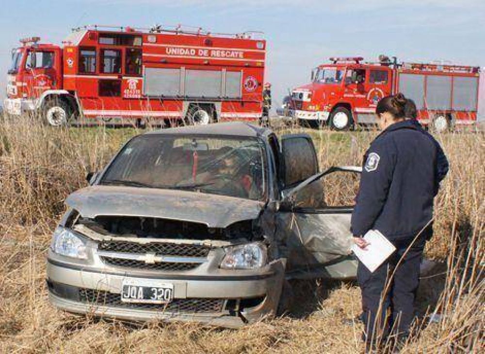 Una familia que viajaba hacia Chivilcoy volc� en inmediaciones de Gorostiaga 