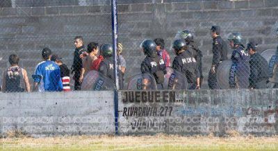 Un final bochornoso en Villa, con corridas y balas de goma