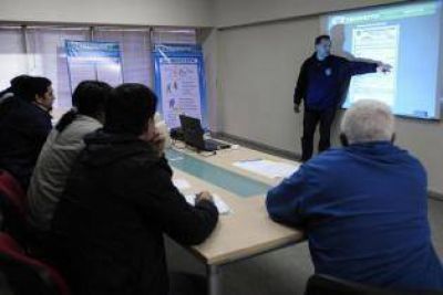 Despu�s de protagonizar un choque, van a clase para aprender las normas de tr�nsito