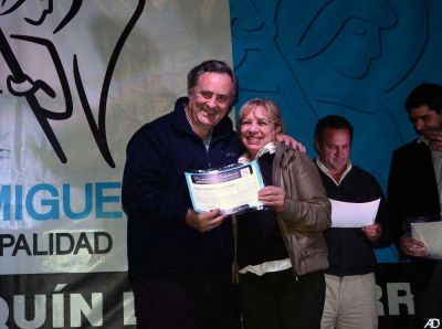 En una cena para 1500 comerciantes se entregaron certificados de Habilitaciones Comerciales precarias