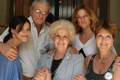 "Teatro por la Identidad" le respondi� a Carlos Rivas: "Los nietos apropiados van m�s all� de cualquier gobierno"