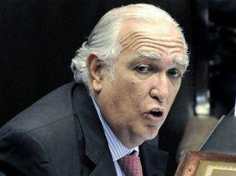 "Conf�o en que vamos a poder domesticar a Elisa Carri�", lanz� Gil Lavedra