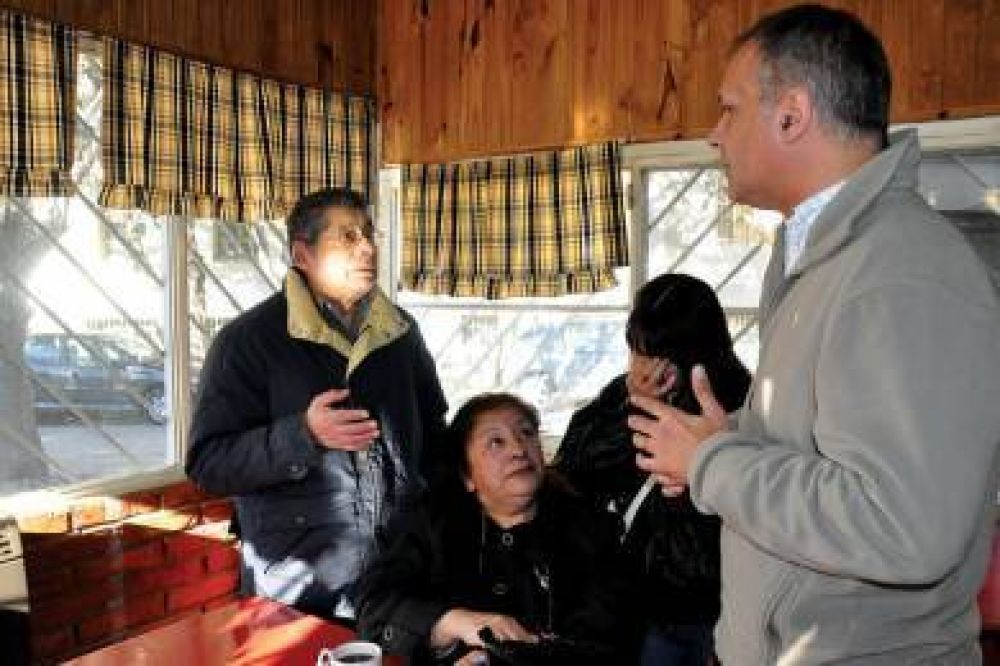 Buzzi visit� al polic�a baleado y critic� el "extremo garantismo de los jueces"