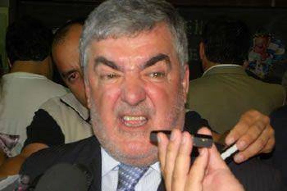 DAS NEVES NO PODR� MOSTRAR S�MBOLOS DEL PJ EN LA CAMPA�A