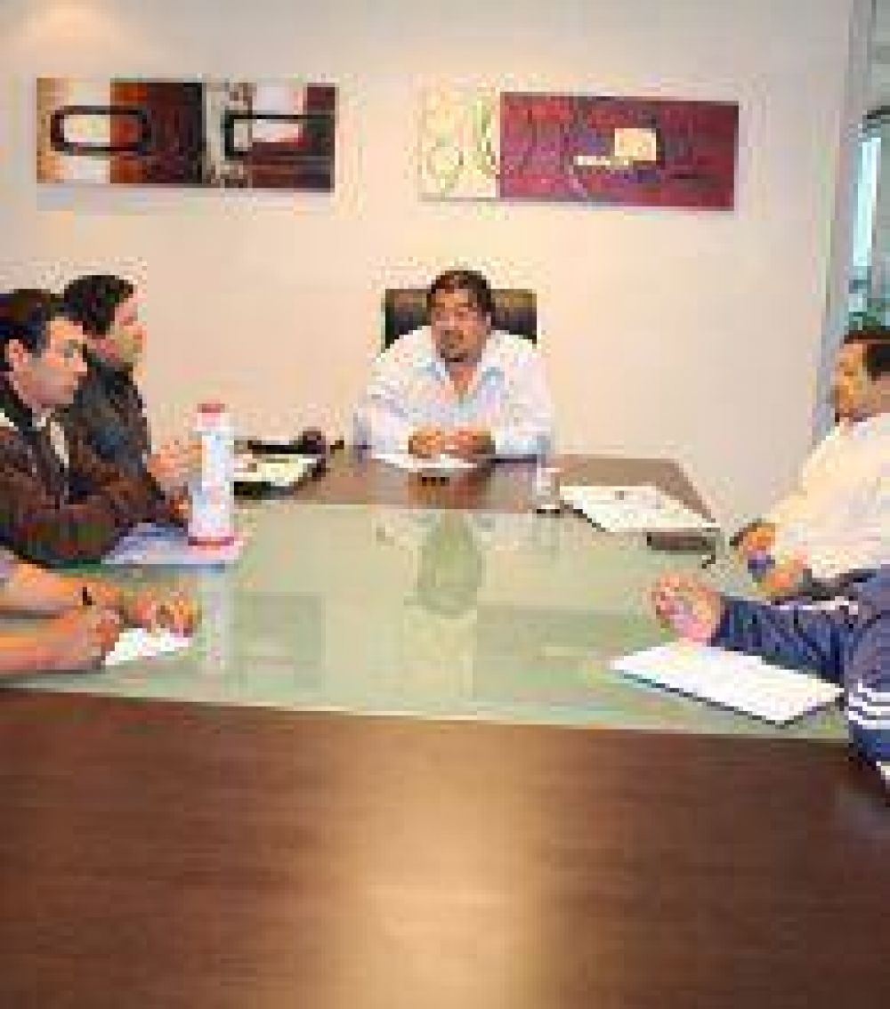 Reuni�n del ministro Gonz�lez con directores abor�genes ante el ICA